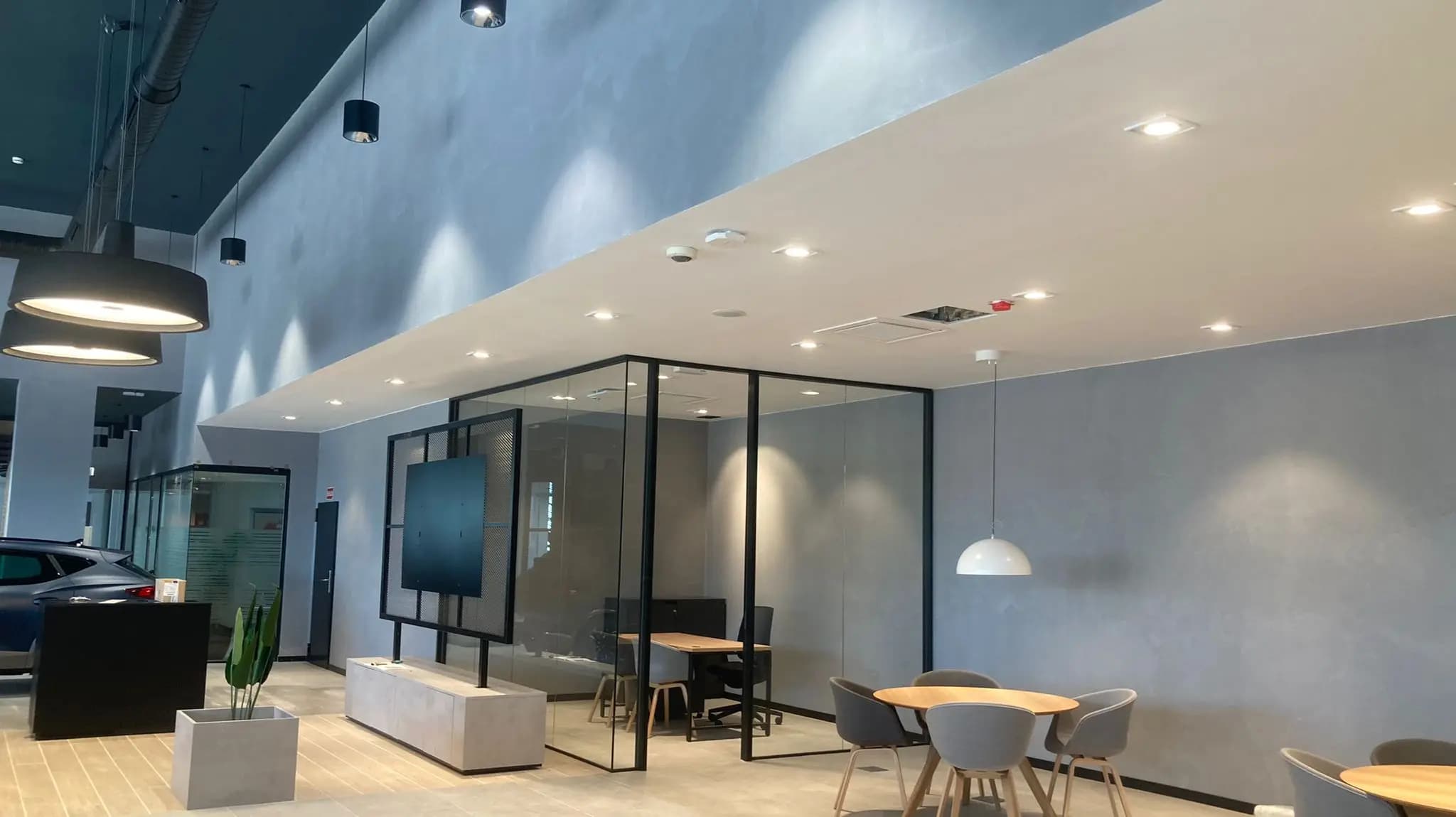 Local comercial revestido con microcemento