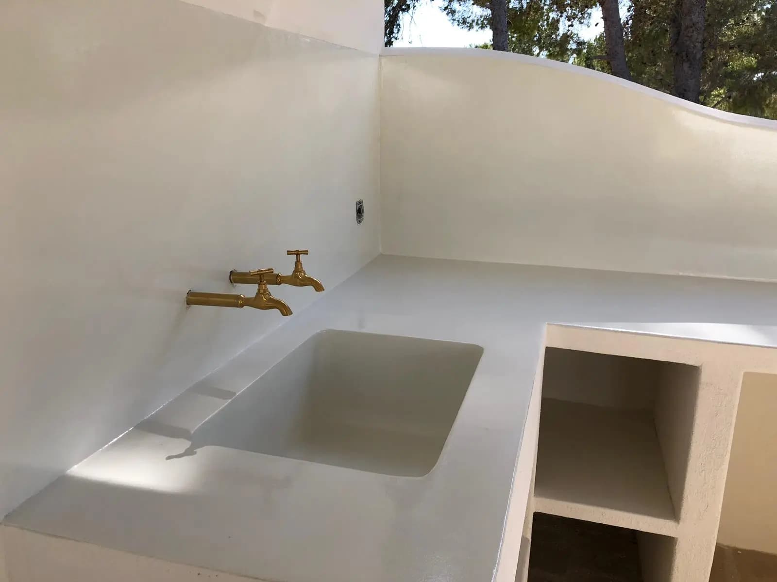 Aplicación profesional de microcemento por GM Microcemento